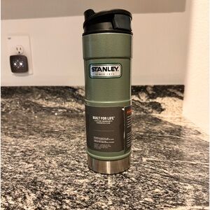 Stanley Classic Trigger-Action 20-oz. Travel Mug. - Hammertone Green